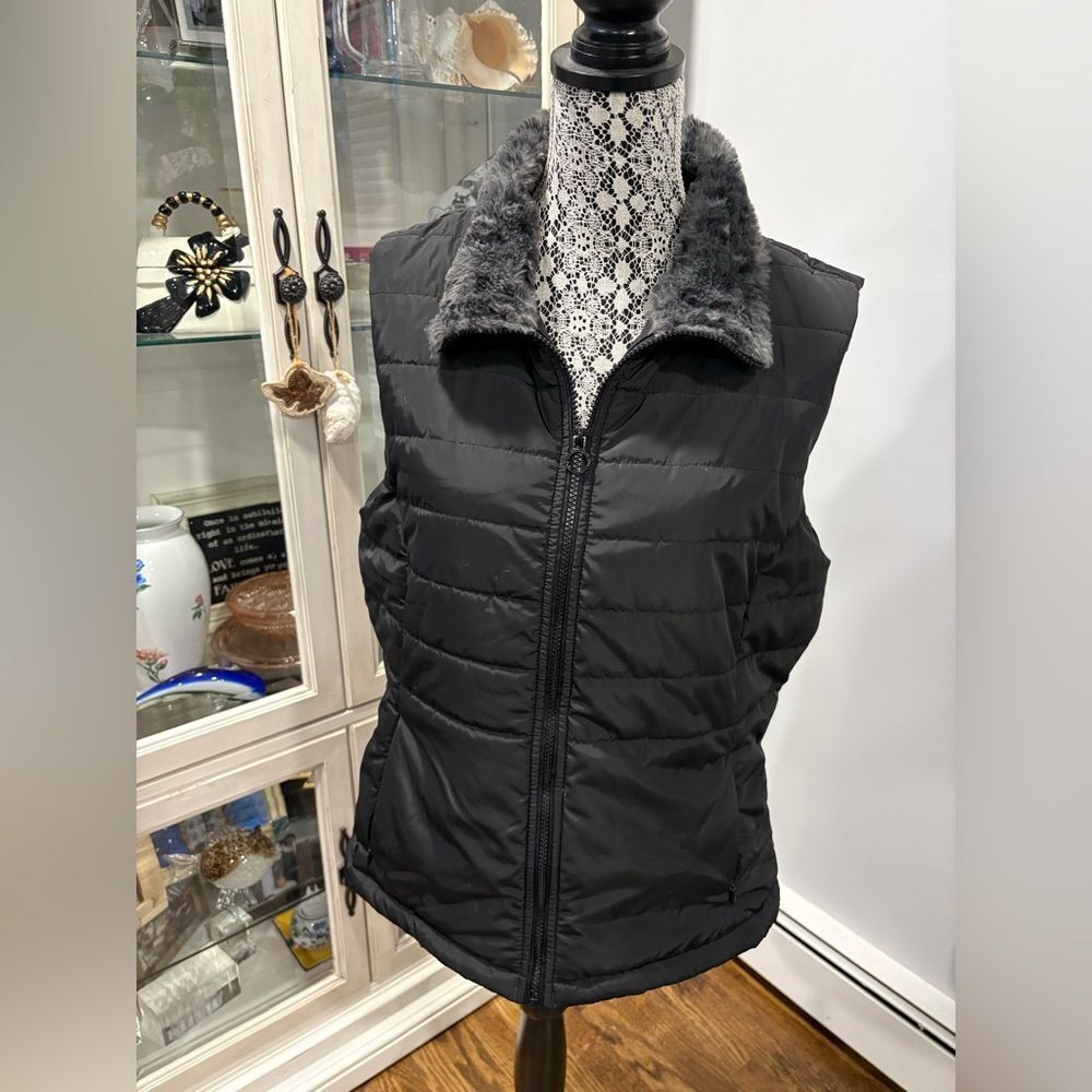 Women’s Black Quilted Faux-Fur Collar Puffer Vest - Lightweight Layer